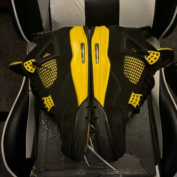 Jordan retro 4 “thunder”